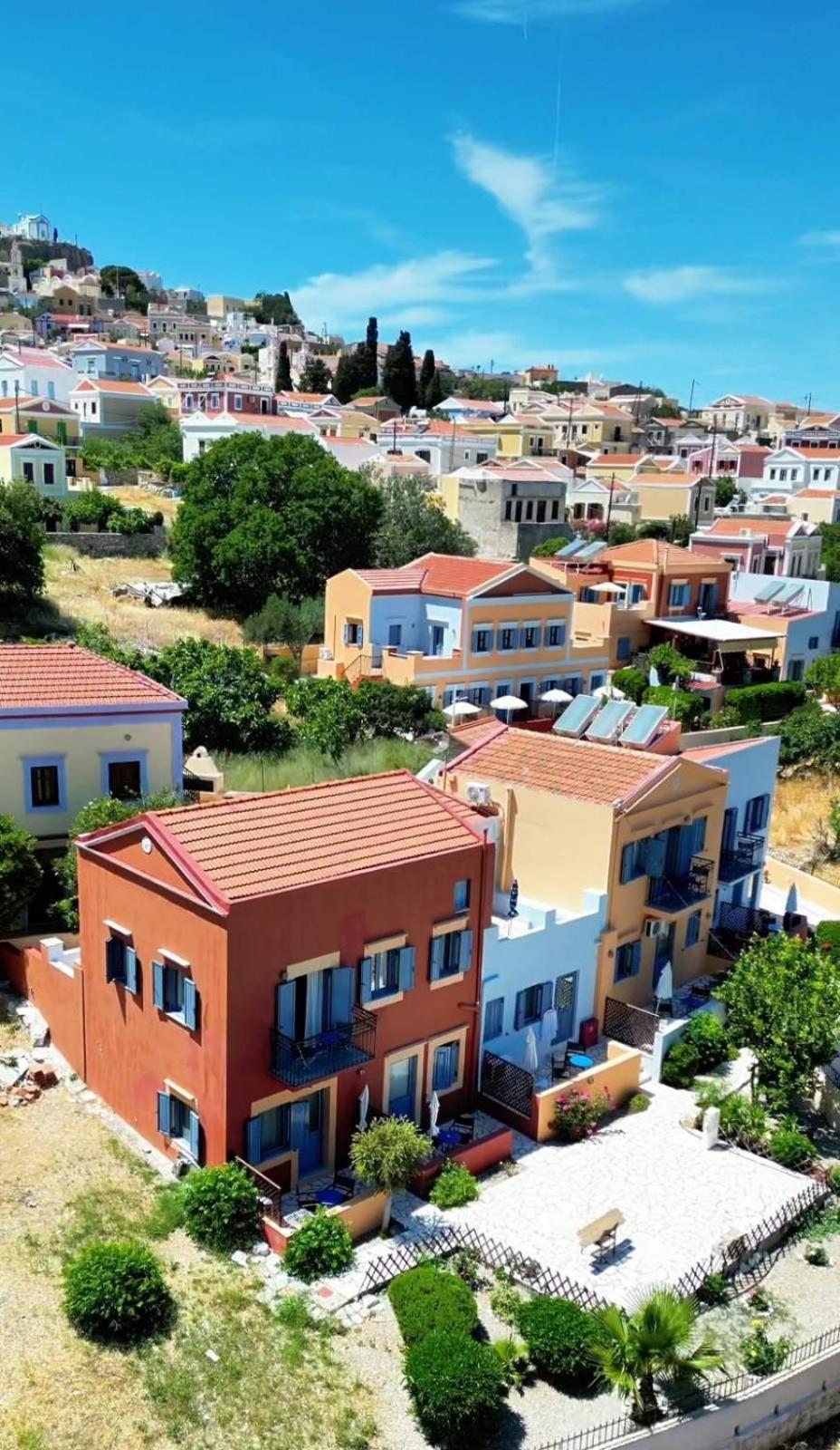 Taxiarchis Aparthotel Symi Bagian luar foto