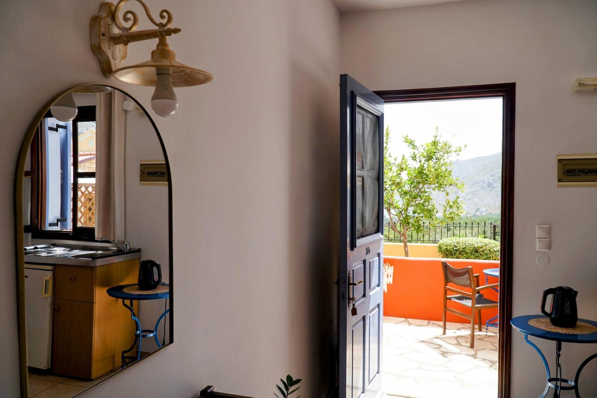 Taxiarchis Aparthotel Symi Bagian luar foto
